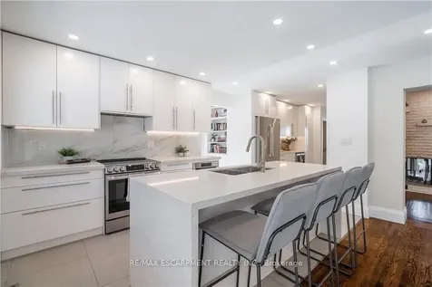 7 Glenmorris Drive Hamilton ON L9H 1S5