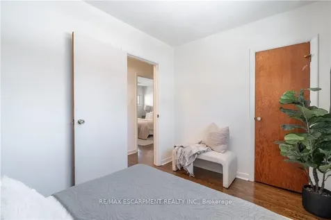 7 Glenmorris Drive Hamilton ON L9H 1S5