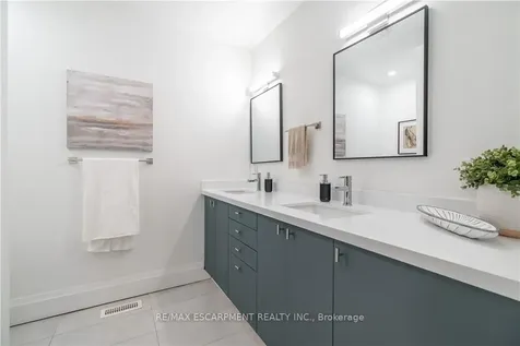 7 Glenmorris Drive Hamilton ON L9H 1S5