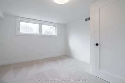 7 Glenmorris Drive Hamilton ON L9H 1S5
