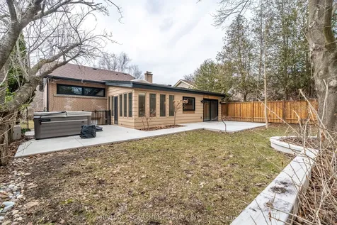 7 Glenmorris Drive Hamilton ON L9H 1S5