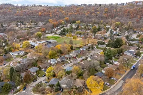 7 Glenmorris Drive Hamilton ON L9H 1S5
