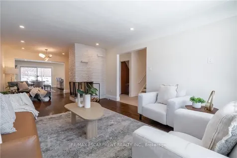 7 Glenmorris Drive Hamilton ON L9H 1S5