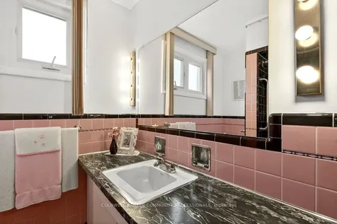 92 Reid Avenue S Hamilton ON L8K 3V1