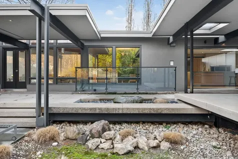 105 Marsdale Drive St. Catharines ON L2T 3T3