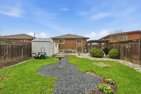 80 Luscombe Street Hamilton ON L9A 2J8
