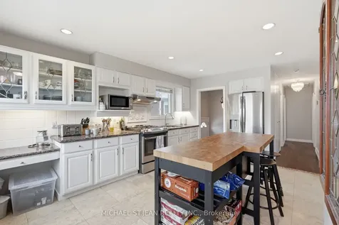 80 Luscombe Street Hamilton ON L9A 2J8
