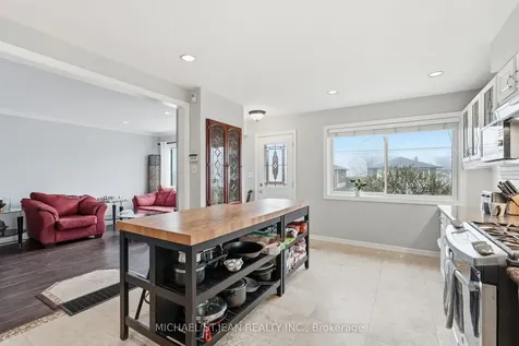 80 Luscombe Street Hamilton ON L9A 2J8
