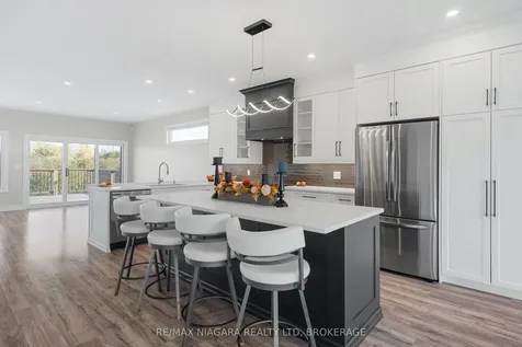 252 Colbeck Drive Welland ON L3C 0B4