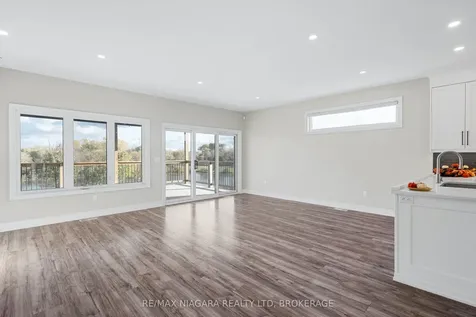 252 Colbeck Drive Welland ON L3C 0B4