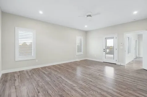 252 Colbeck Drive Welland ON L3C 0B4