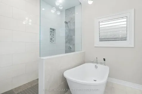 252 Colbeck Drive Welland ON L3C 0B4