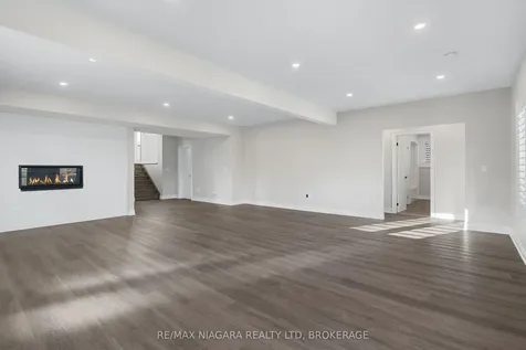 252 Colbeck Drive Welland ON L3C 0B4