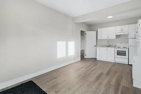 252 Colbeck Drive Welland ON L3C 0B4