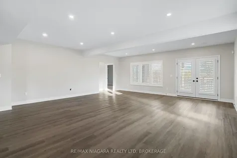 252 Colbeck Drive Welland ON L3C 0B4