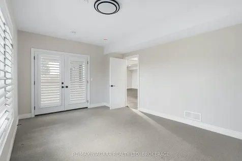 252 Colbeck Drive Welland ON L3C 0B4