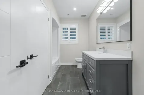 252 Colbeck Drive Welland ON L3C 0B4