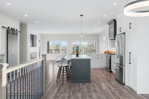252 Colbeck Drive Welland ON L3C 0B4