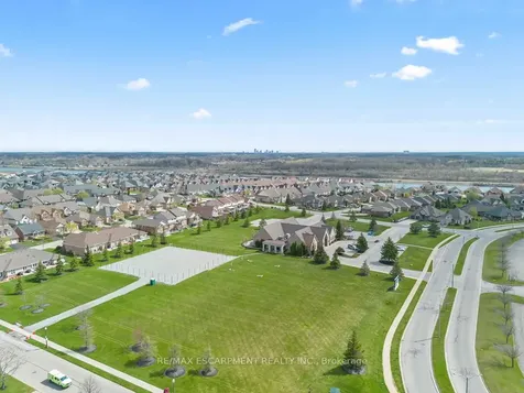 311 Perth Trail Welland ON L3B 0L8