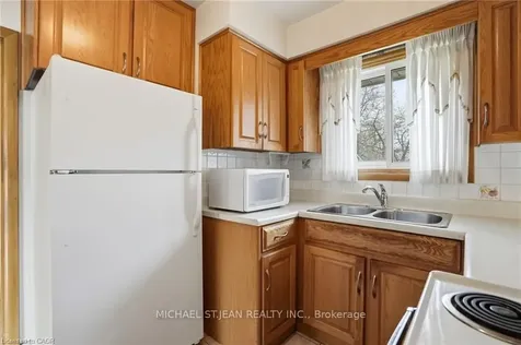 347 Hixon Road Hamilton ON L8K 2C8