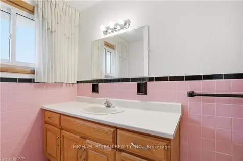 347 Hixon Road Hamilton ON L8K 2C8