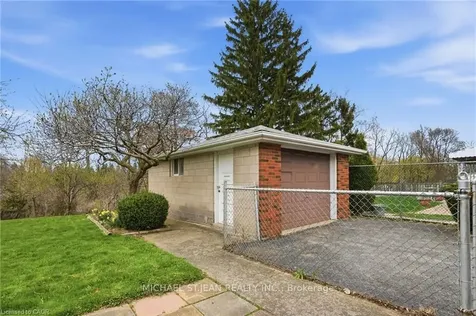 347 Hixon Road Hamilton ON L8K 2C8