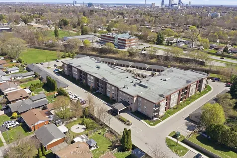 4644 Pettit Avenue Niagara Falls ON L2E 6L5