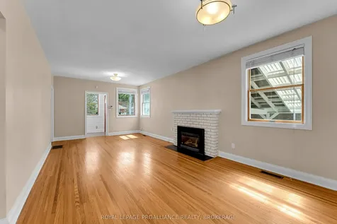 524 College Street Kingston ON K7L 4M9