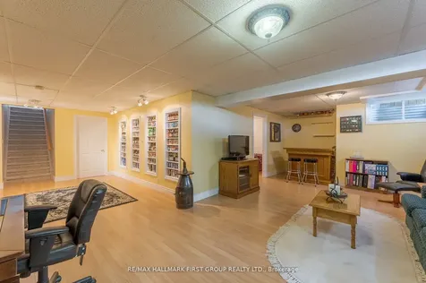 4 Bluewater Avenue Kawartha Lakes ON K9V 0K6