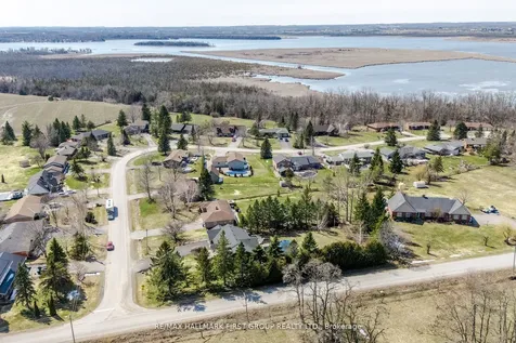 4 Bluewater Avenue Kawartha Lakes ON K9V 0K6