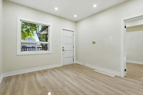 9 Alice Street Hamilton ON L8H 4R5