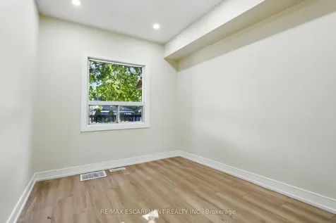 9 Alice Street Hamilton ON L8H 4R5
