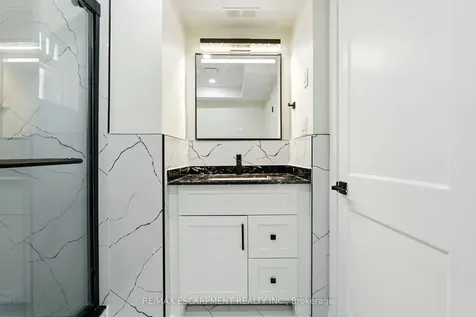 9 Alice Street Hamilton ON L8H 4R5