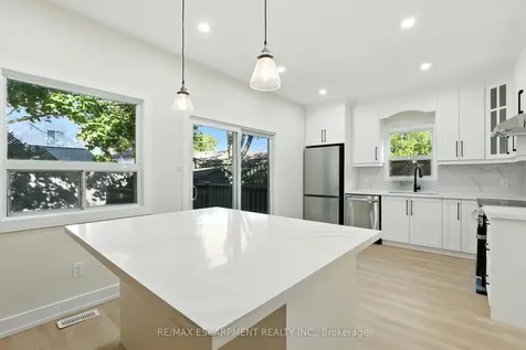 9 Alice Street Hamilton ON L8H 4R5