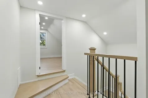 9 Alice Street Hamilton ON L8H 4R5