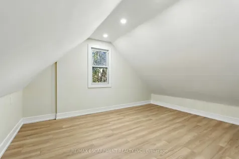 9 Alice Street Hamilton ON L8H 4R5