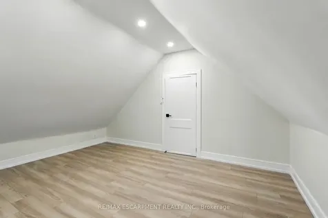 9 Alice Street Hamilton ON L8H 4R5