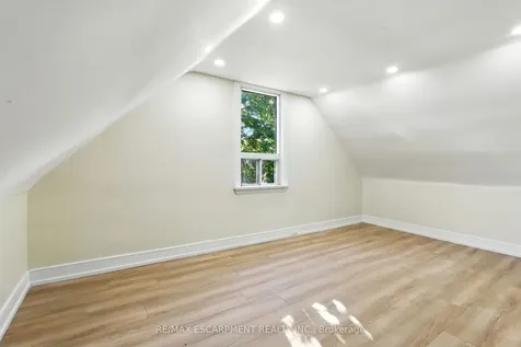 9 Alice Street Hamilton ON L8H 4R5