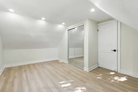 9 Alice Street Hamilton ON L8H 4R5