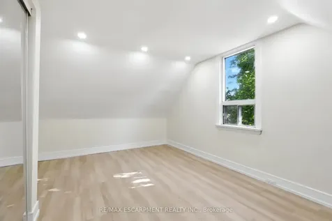 9 Alice Street Hamilton ON L8H 4R5