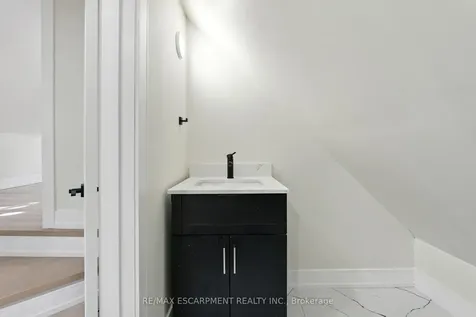 9 Alice Street Hamilton ON L8H 4R5