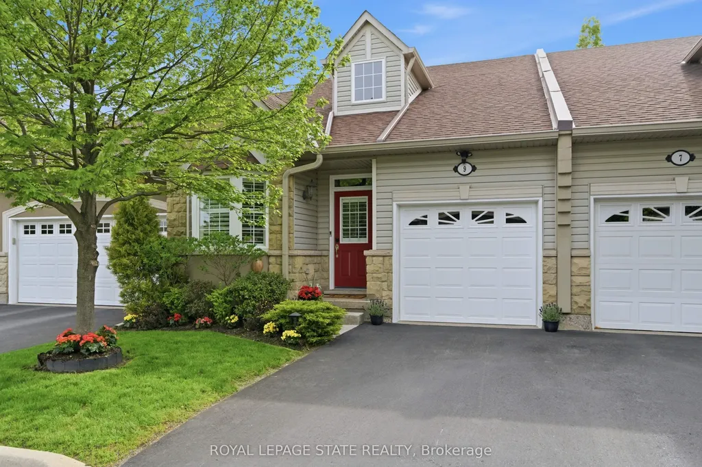 212 Stonehenge Drive Hamilton ON L9K 1N5