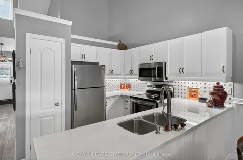 212 Stonehenge Drive Hamilton ON L9K 1N5