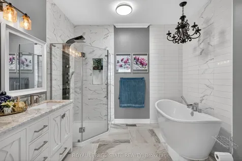 212 Stonehenge Drive Hamilton ON L9K 1N5
