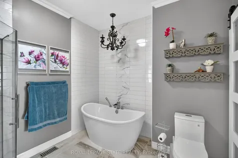 212 Stonehenge Drive Hamilton ON L9K 1N5