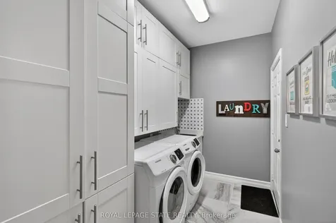 212 Stonehenge Drive Hamilton ON L9K 1N5