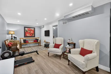 212 Stonehenge Drive Hamilton ON L9K 1N5