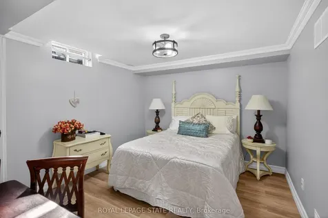 212 Stonehenge Drive Hamilton ON L9K 1N5