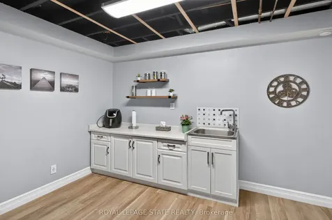 212 Stonehenge Drive Hamilton ON L9K 1N5