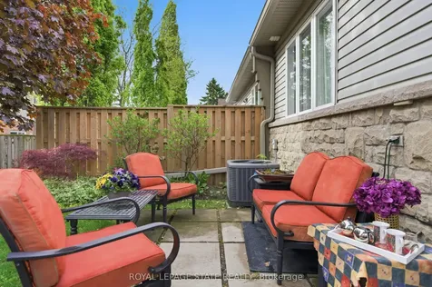 212 Stonehenge Drive Hamilton ON L9K 1N5